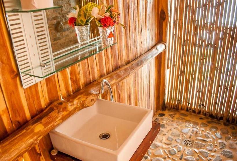 هتل Magnific Rock   Surf Resort & Yoga Retreat Nicaragua