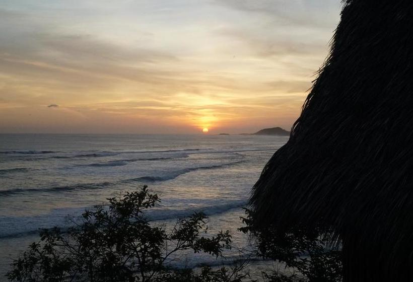 هتل Magnific Rock   Surf Resort & Yoga Retreat Nicaragua