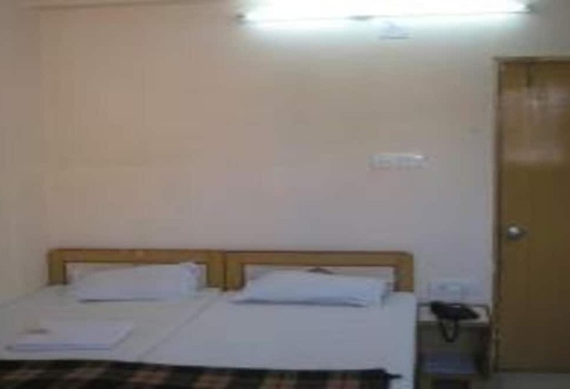 فندق Rajdhani Plaza