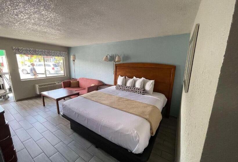هتل Rodeway Inn
