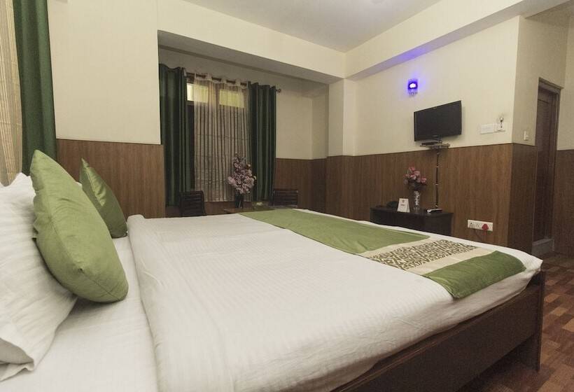 Oyo 7431 Hotel Tushita