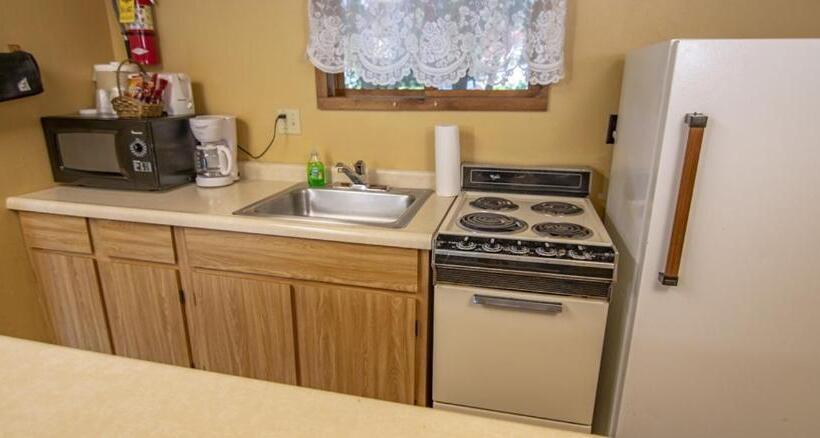 منتجع Ridges Inn & Suites