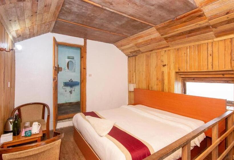 Everest Manla Resort
