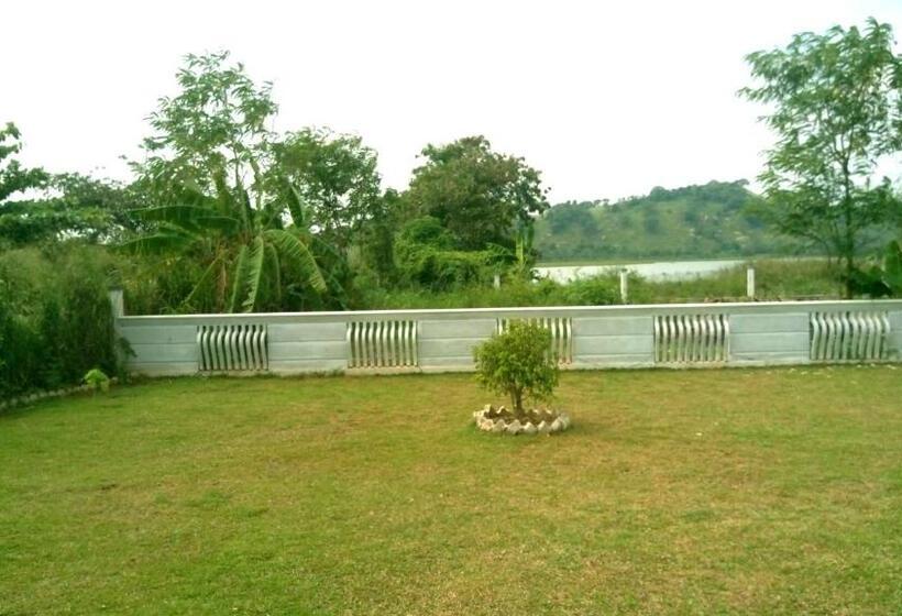 هتل Nilambara Lake View