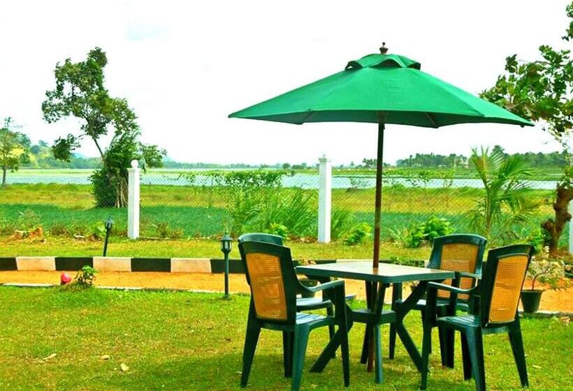 هتل Nilambara Lake View