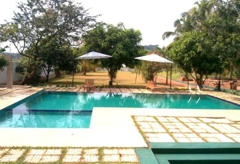 هتل Nilambara Lake View