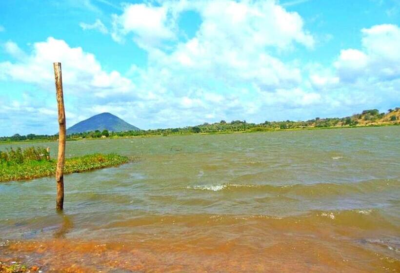 هتل Nilambara Lake View