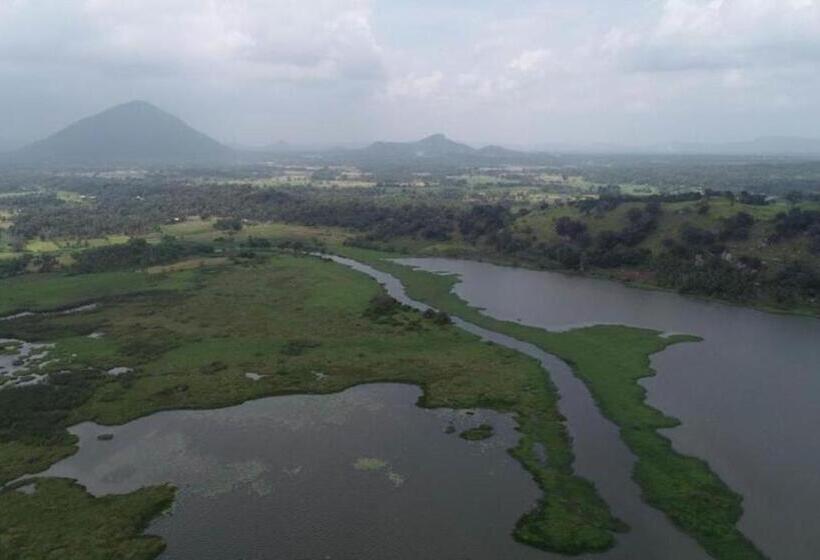 هتل Nilambara Lake View