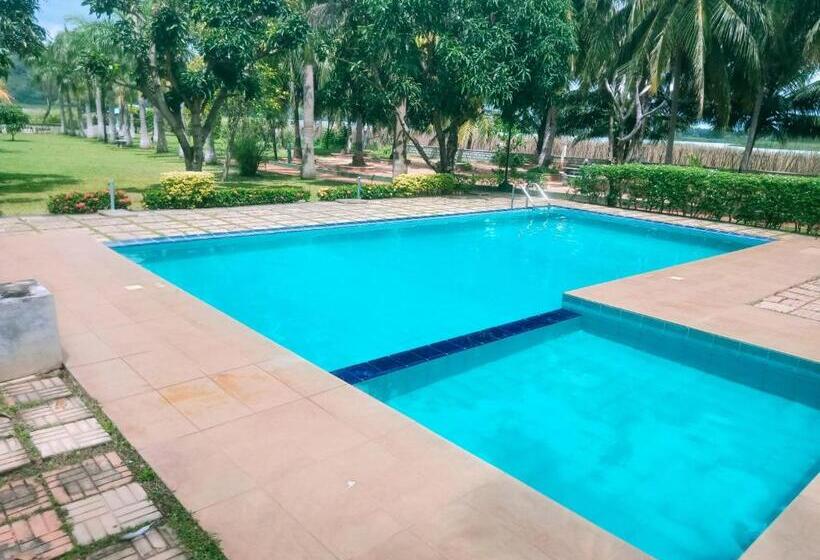 هتل Nilambara Lake View