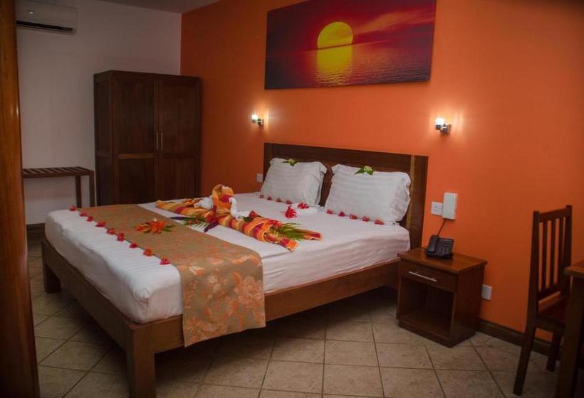 هتل Sunset Reef Resort & Spa