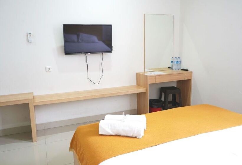 Отель Urooms Tanah Abang