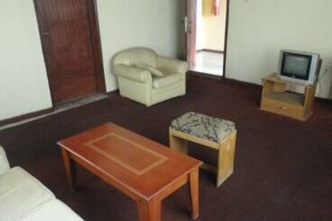 هتل Wuraola Guest Inn