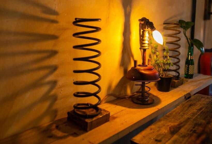 Pura Vida Mae Hostel