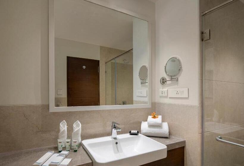 استراحتگاه Kabir Hotel & Spa