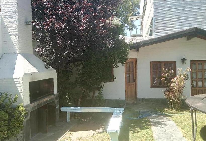 Universal Traveller's Hostel