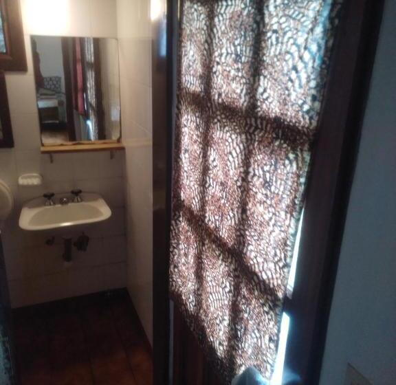 Universal Traveller's Hostel