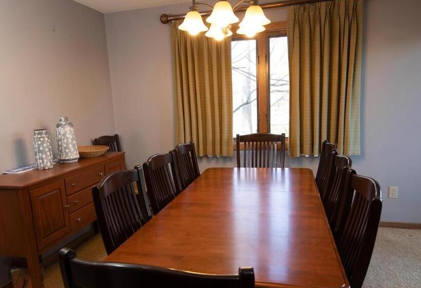 هتل Okemo Mountain Lodging