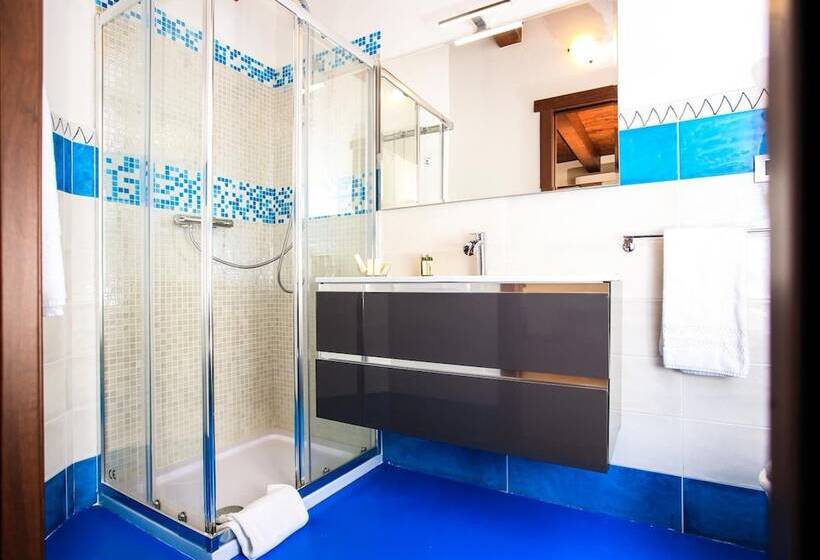 تختخواب و صبحانه Double B Maison de Charme