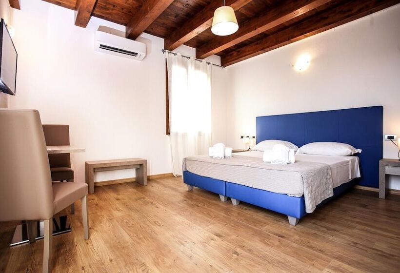 تختخواب و صبحانه Double B Maison de Charme