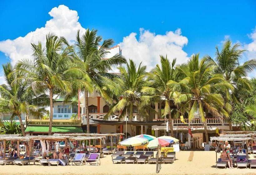International Beach Hotel & Restaurant
