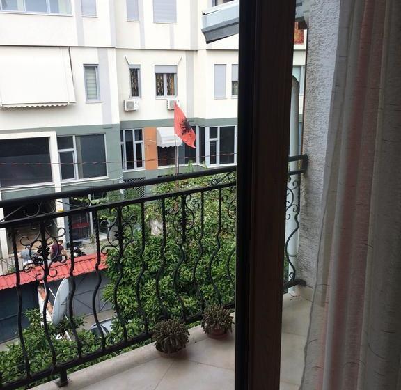 تختخواب و صبحانه Nina Guest House