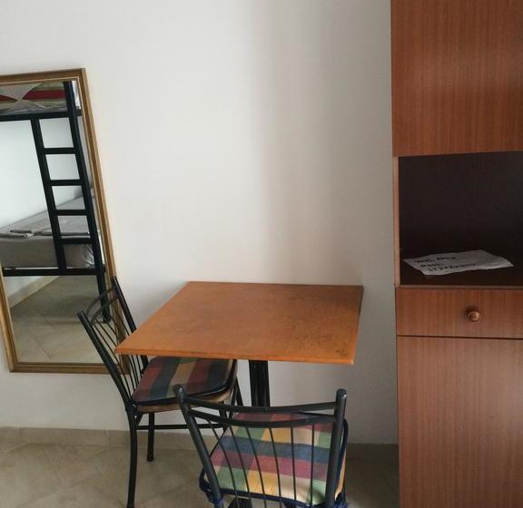 تختخواب و صبحانه Nina Guest House