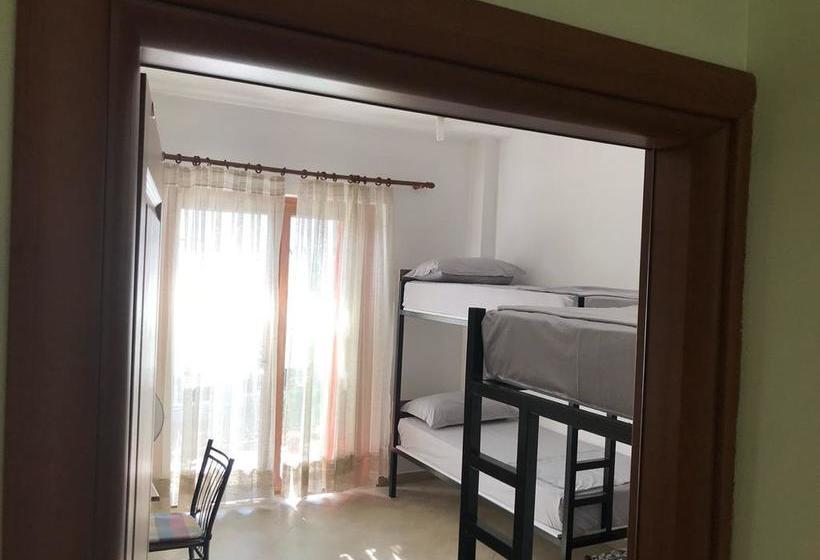تختخواب و صبحانه Nina Guest House