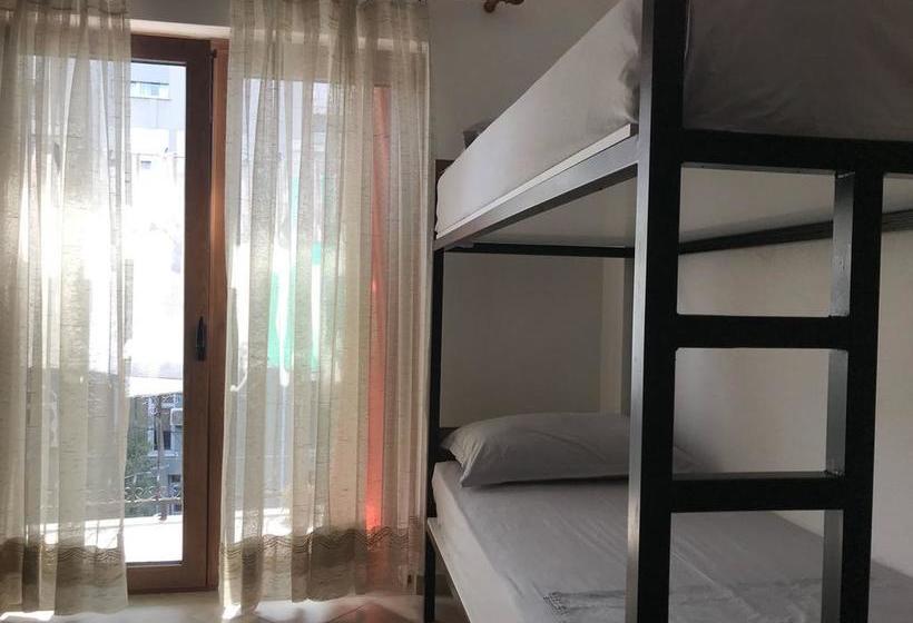 تختخواب و صبحانه Nina Guest House