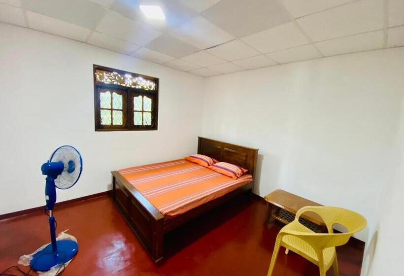 Hamba Hostel For Safari