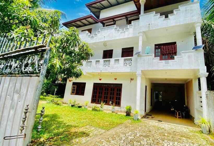 Hamba Hostel For Safari