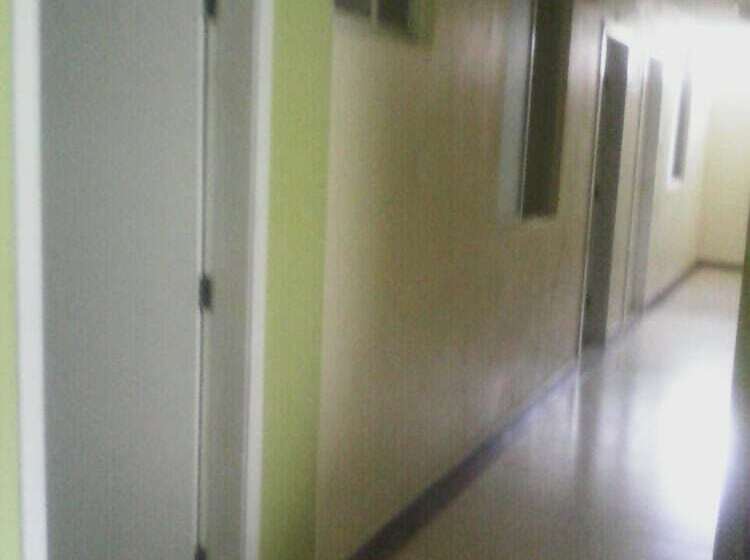 هتل Hostal Puertas Del Sol