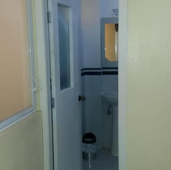 هتل Hostal Puertas Del Sol