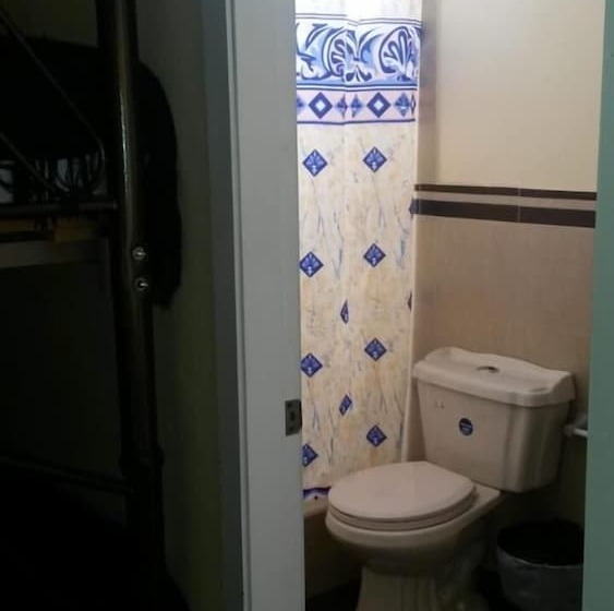 هتل Hostal Puertas Del Sol