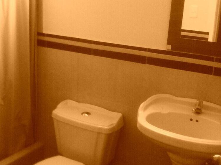 هتل Hostal Puertas Del Sol