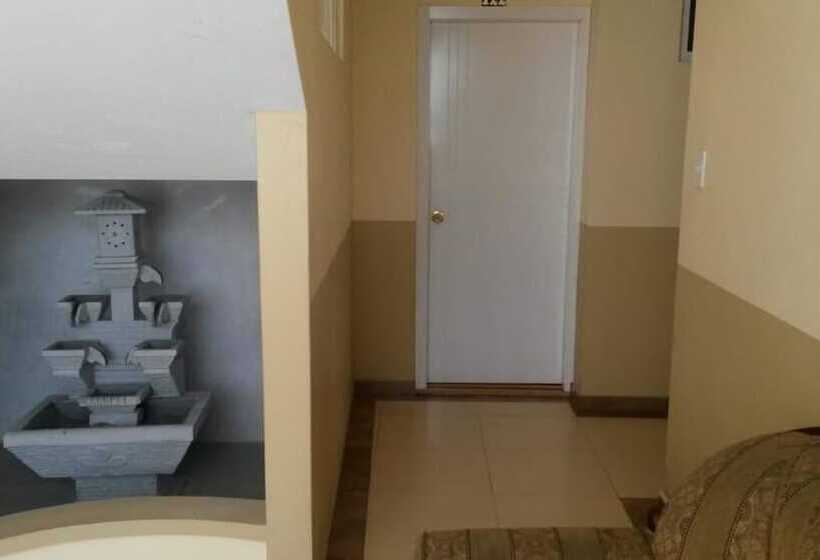 هتل Hostal Puertas Del Sol