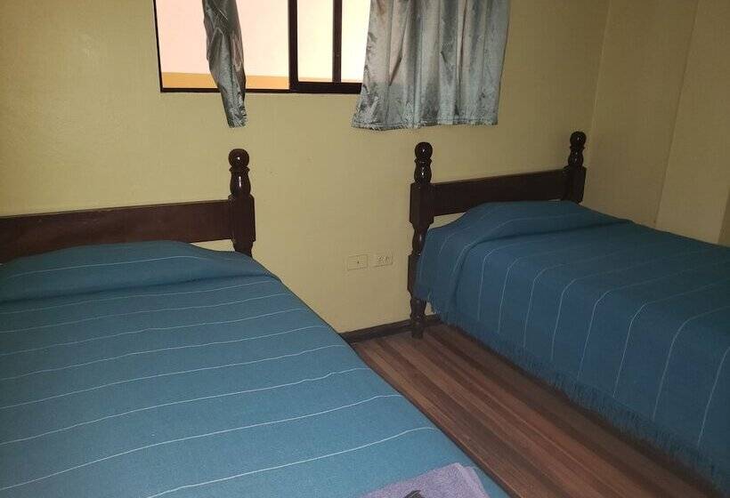 هتل Hostal Puertas Del Sol