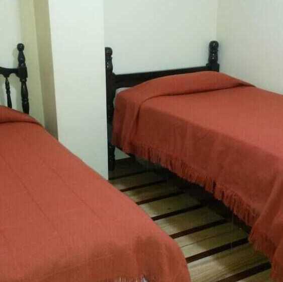 هتل Hostal Puertas Del Sol