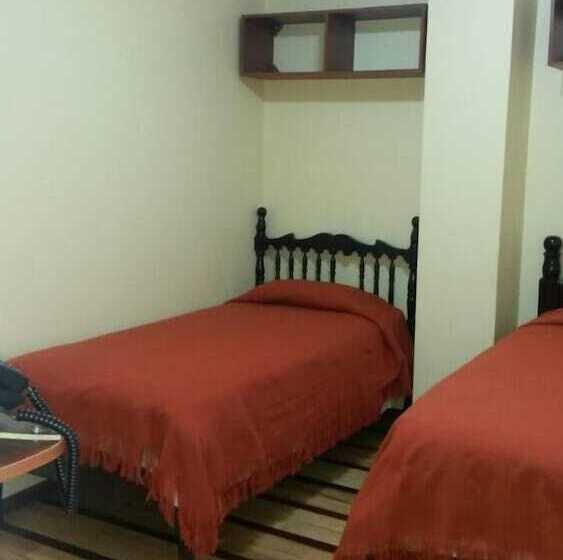 هتل Hostal Puertas Del Sol