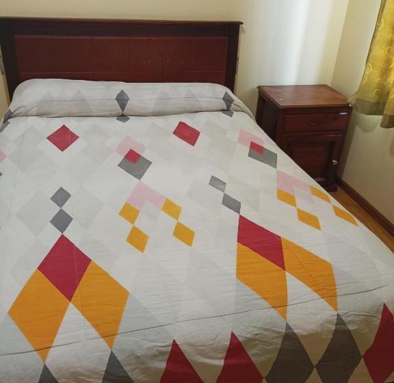 هتل Hostal Puertas Del Sol