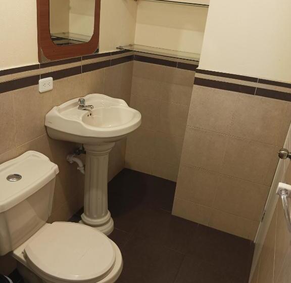 هتل Hostal Puertas Del Sol