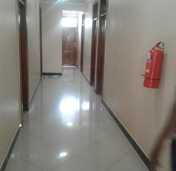 בית מלון כפרי B10 Airport Lodge