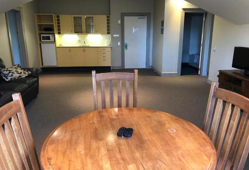 בית מלון כפרי Teschemakers Resort