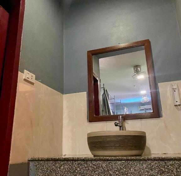 Sunrise Riverside Pool Hostel