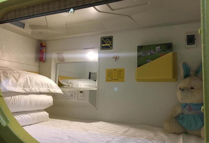 Wuwei Qiyou Space Capsule Hostel