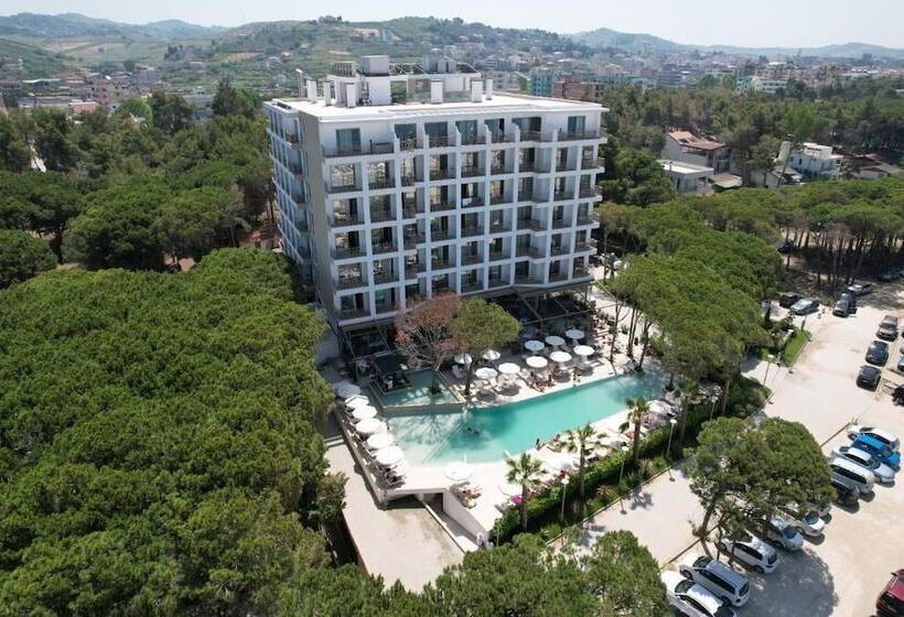 هتل Fllad Resort & Spa