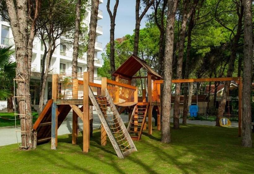هتل Fllad Resort & Spa