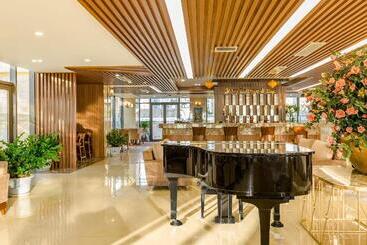 Balcona Hotel Da Nang