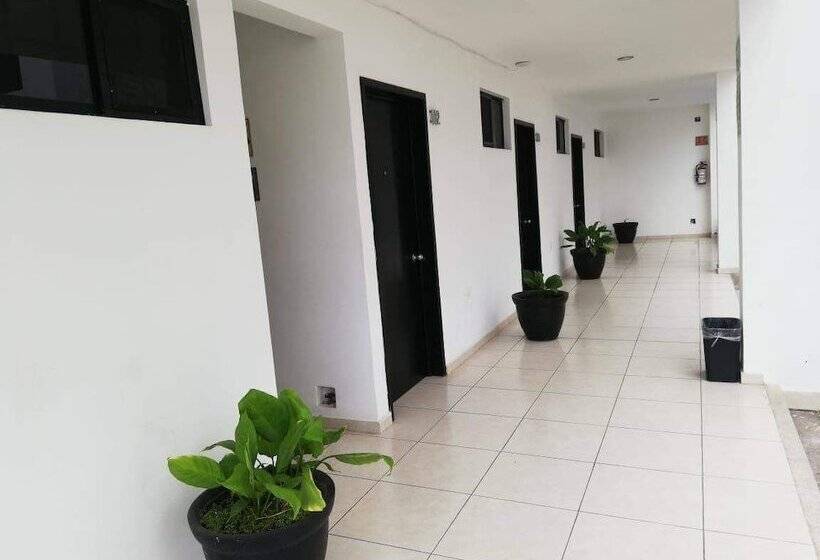 هتل Habitat Inn