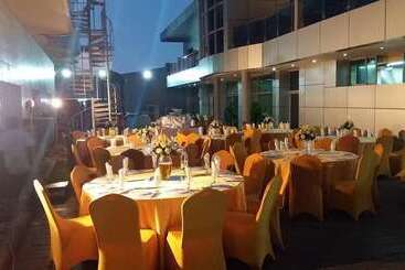 Seasons Hotel & Spa