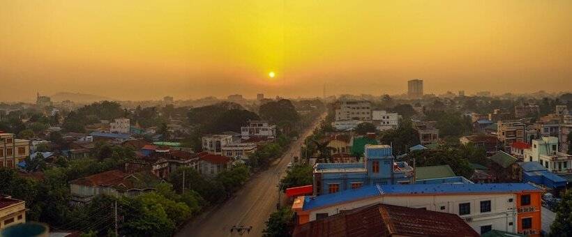 هتل Shwe Pyi Tan
